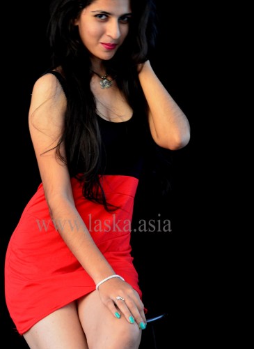 anuntharra-sri-lankan-model-girl-beautifull-legs