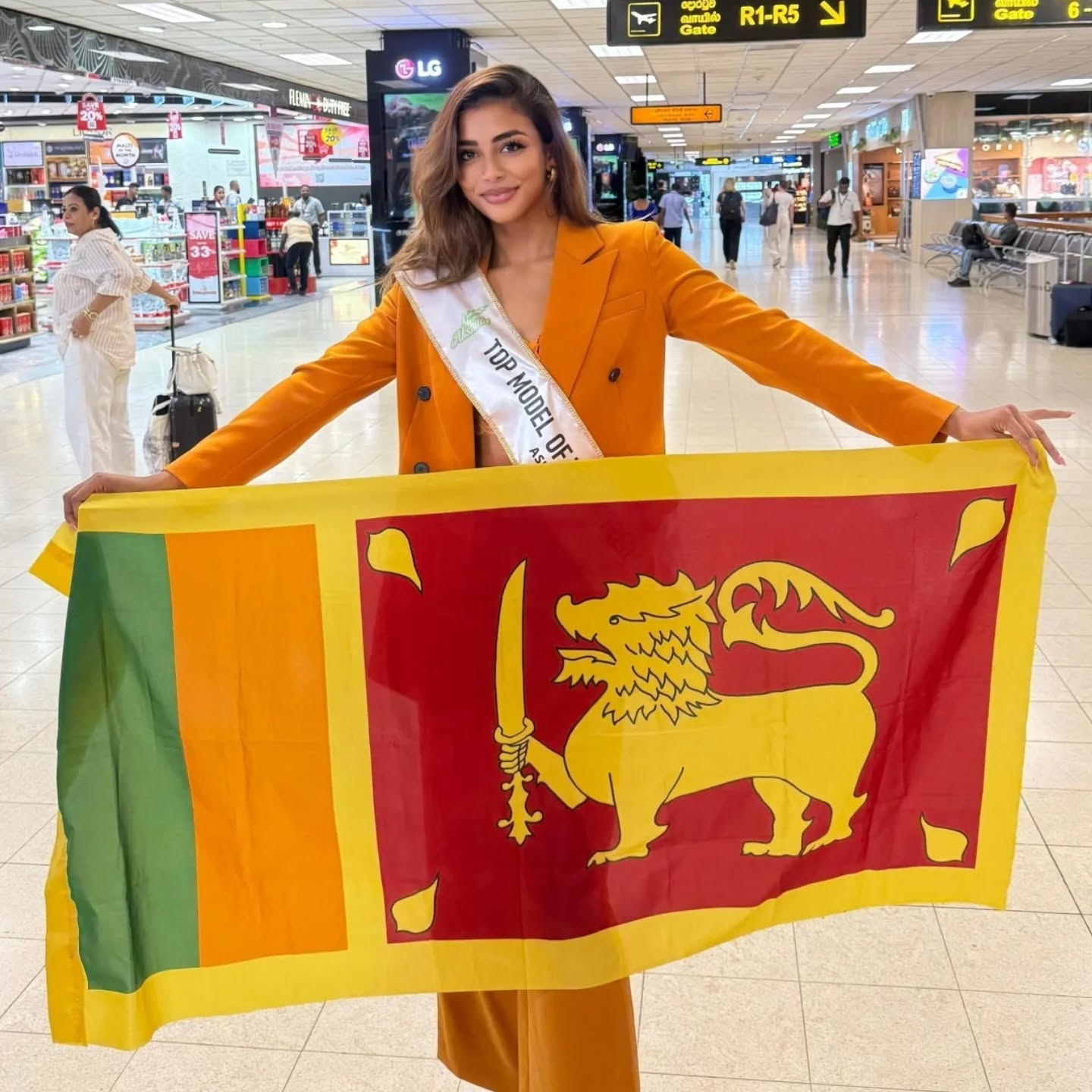 AKSHATA - TOP MODEL ASIA ROMANE